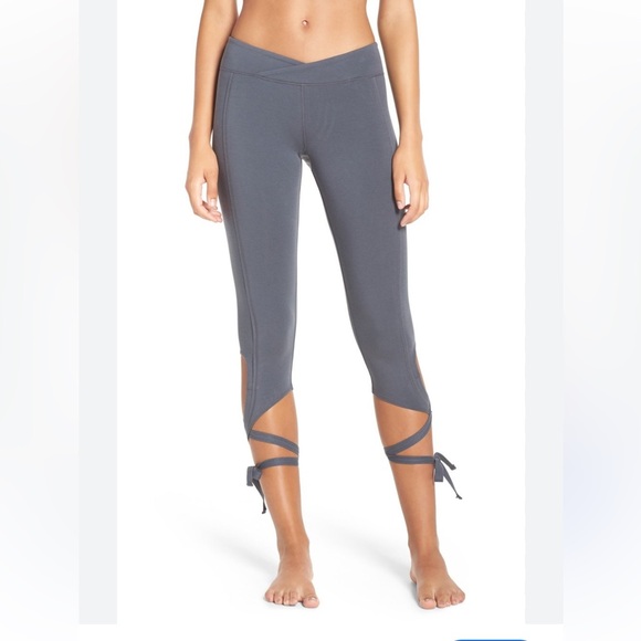 Free People FP Movement Turnout Tie-Up Leggings | Gray Crossover Waist | Size XS - Picture 1 of 7